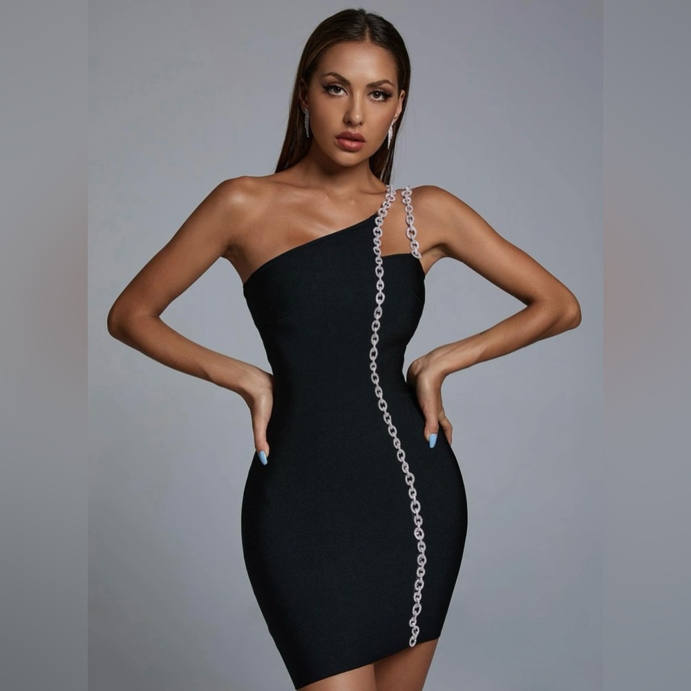 Bella Barnett Mimia One Shoulder Chain Mini Cocktail Dress